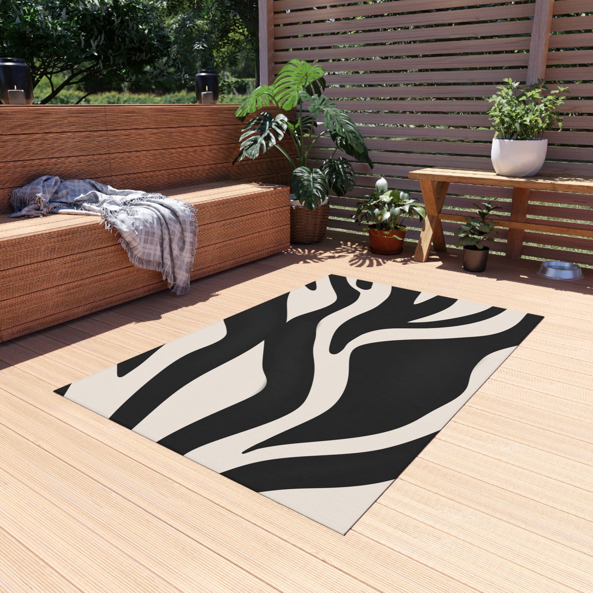 Stylish Indoor/Outdoor Rug for Living Room, Patios, Decks, and Gardens | Perfect for Home Decor - Black & White